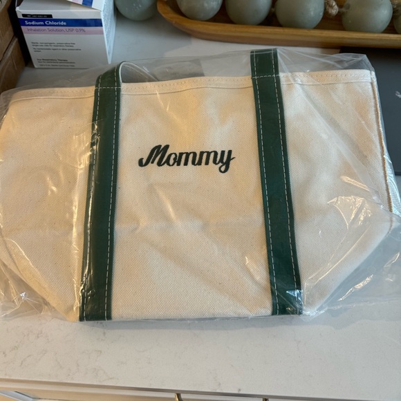 NWT LL Bean Medium Boat and Tote Zip Top - Picture 1 of 1